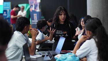 EstudIA Program Trains 2,166 Young People from Four Public Schools in Medellín in Digital Skills
