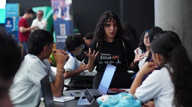 EstudIA Program Trains 2,166 Young People from Four Public Schools in Medellín in Digital Skills