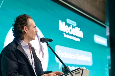 “Hemos hablado mucho de inteligencia artificial, es más importante la colectiva”: Federico Gutiérrez en encuentro sobre tecnología