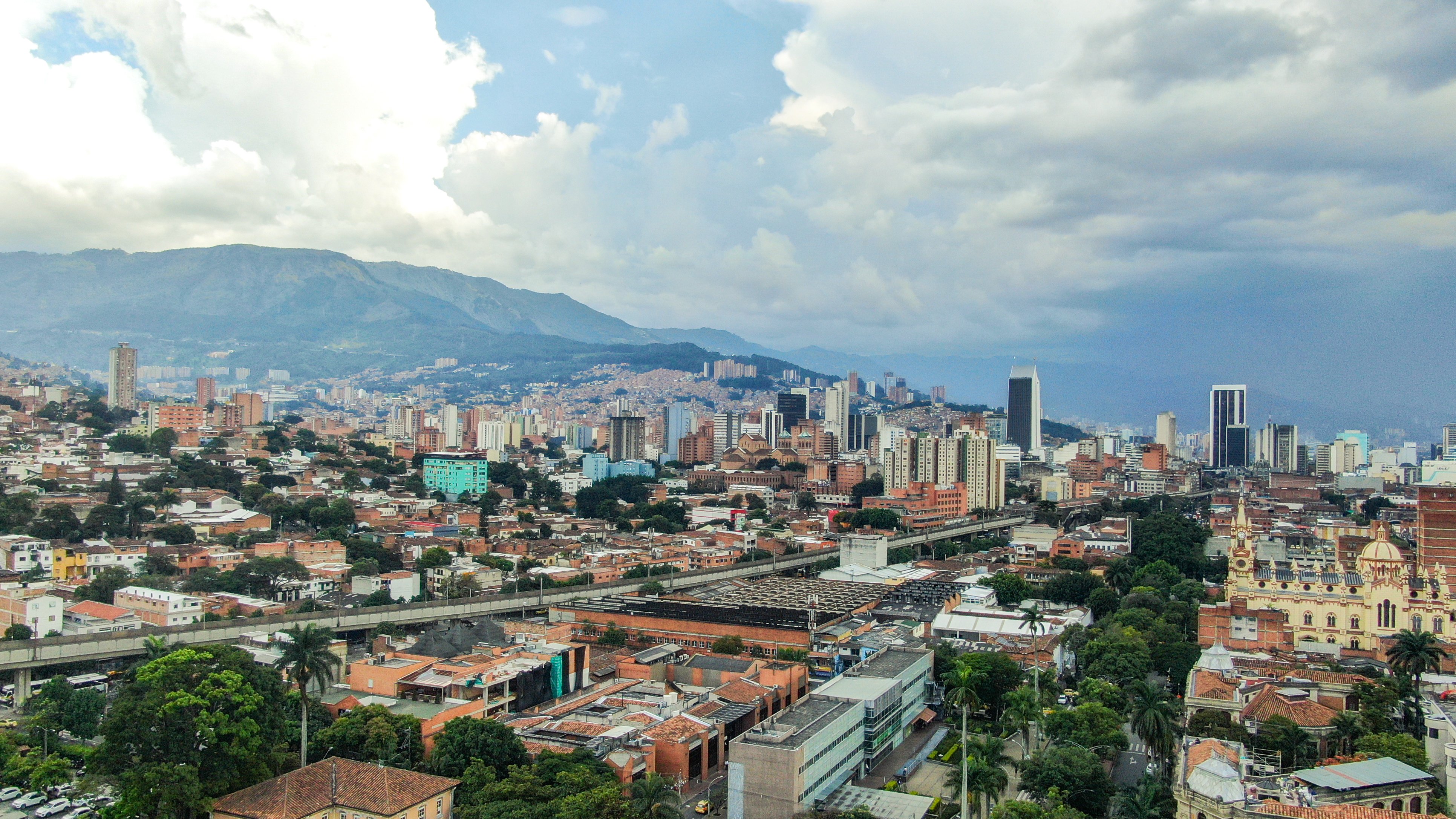 Medellín se une a la vanguardia de GovTech* construyendo una ciudad más cercana y eficiente con Ciudadano 360
